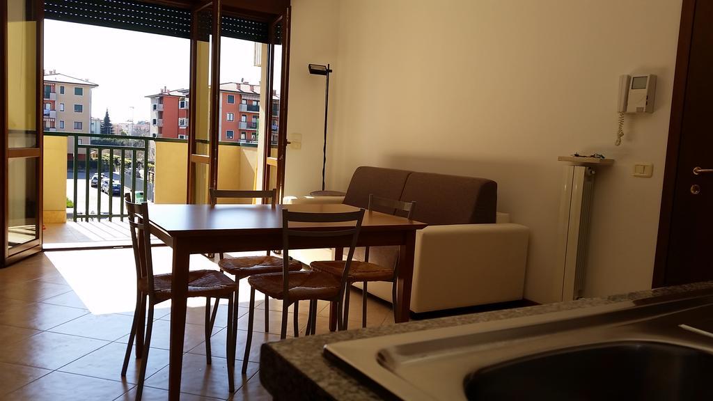 Bilocale Via Imola 4 Apartment เวโรนา ภายนอก รูปภาพ