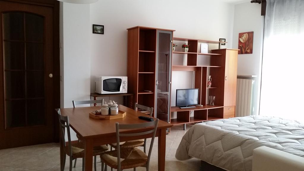 Bilocale Via Imola 4 Apartment เวโรนา ภายนอก รูปภาพ