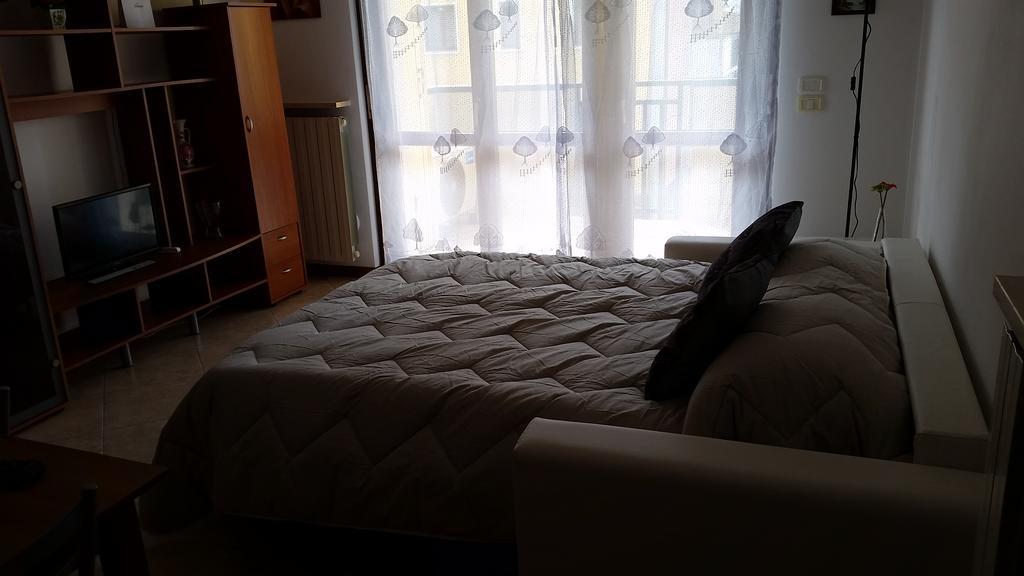 Bilocale Via Imola 4 Apartment เวโรนา ภายนอก รูปภาพ
