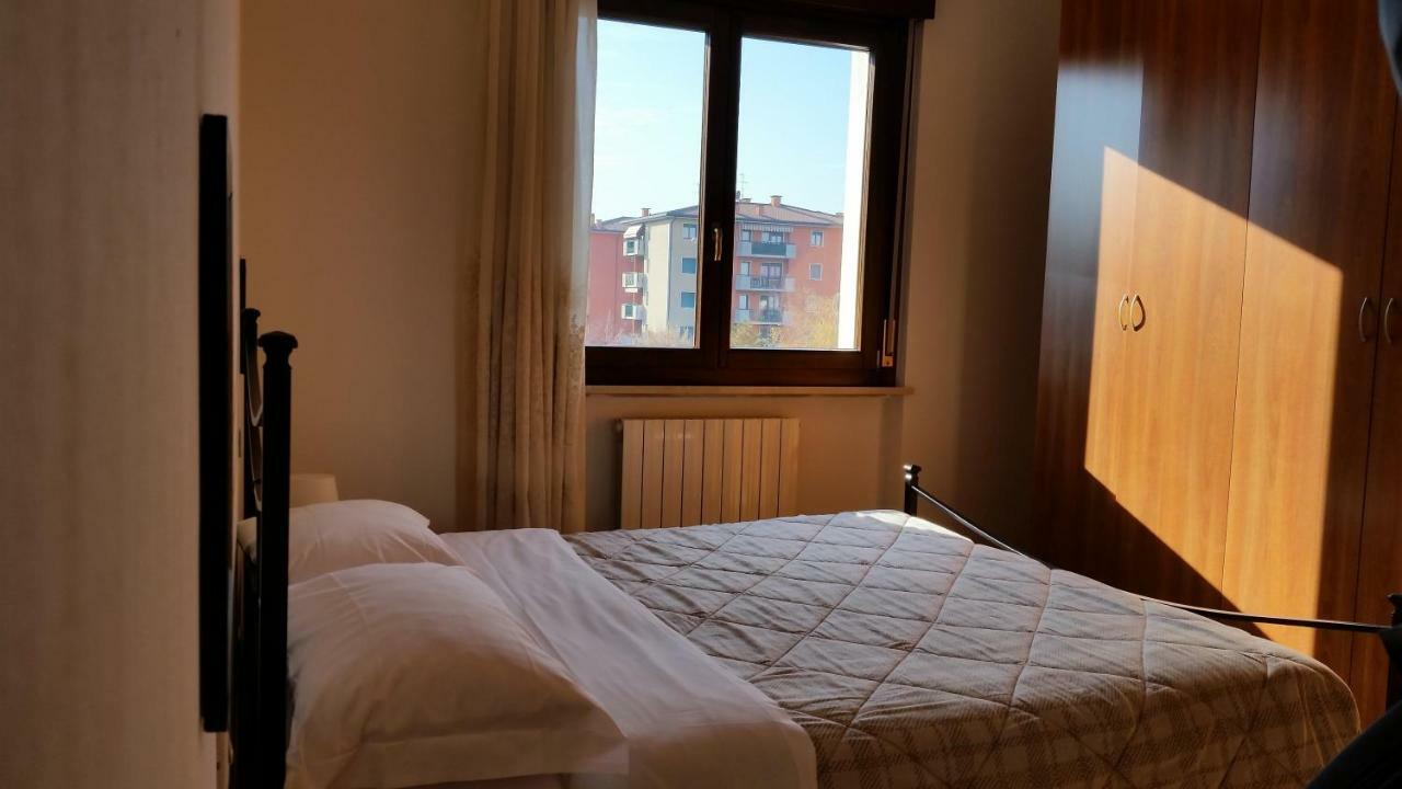Bilocale Via Imola 4 Apartment เวโรนา ภายนอก รูปภาพ