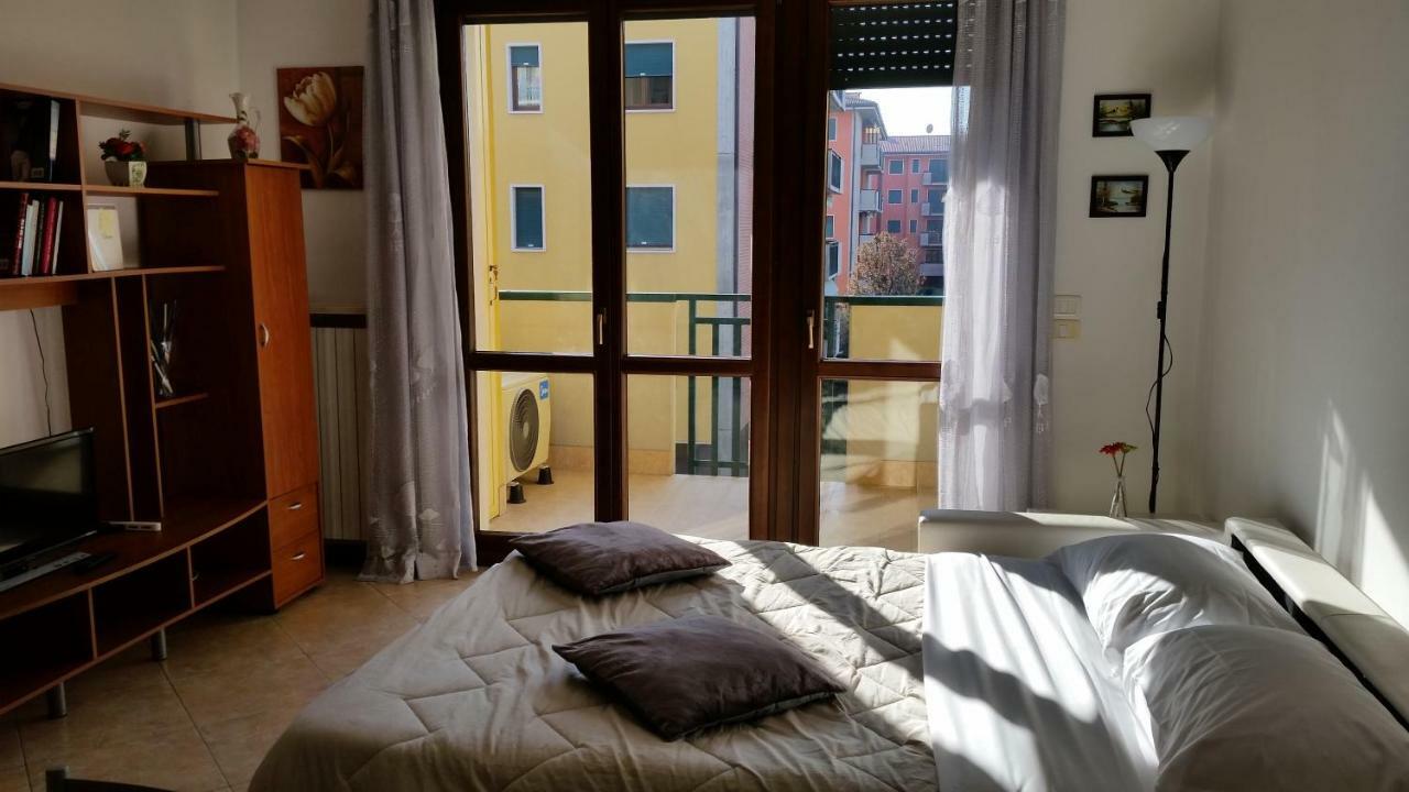 Bilocale Via Imola 4 Apartment เวโรนา ภายนอก รูปภาพ